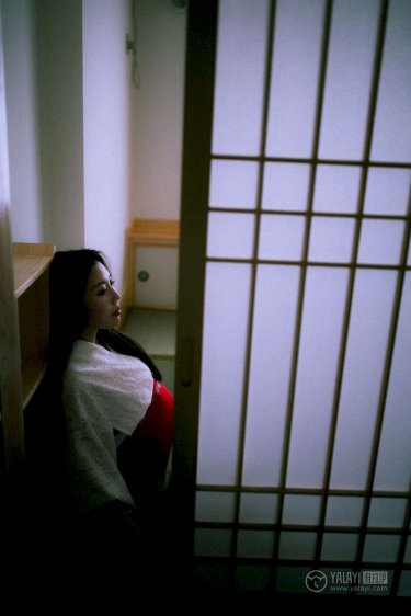 野外车里打扑克